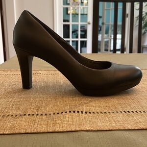 Clarks Ambyr Joy Platform Pump